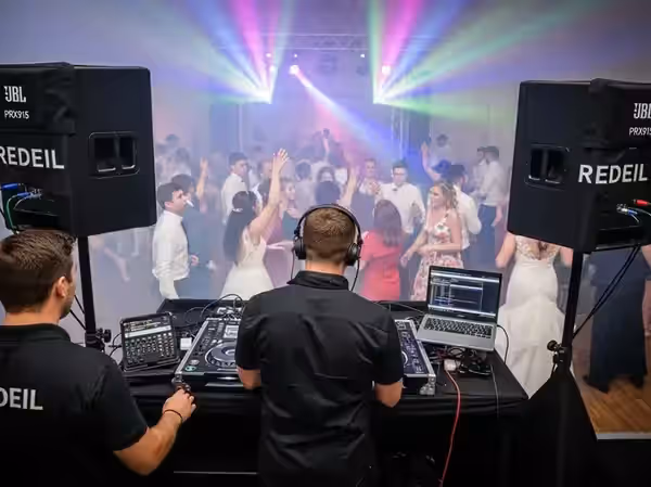 Cabina DJ en boda elegante