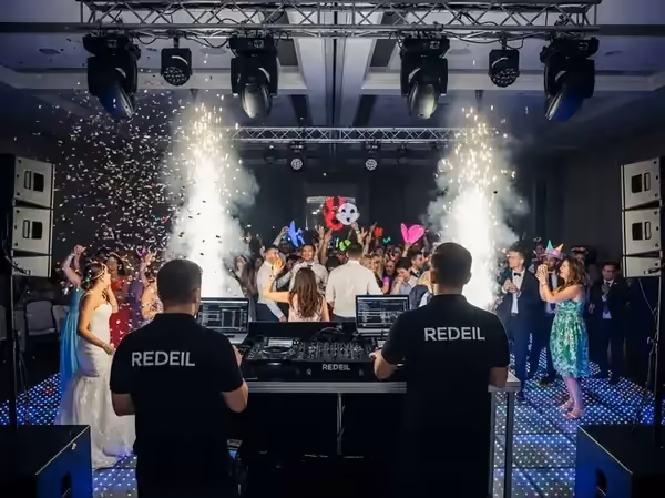 Fiesta con confeti y DJ