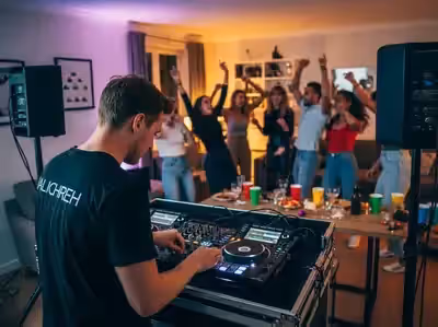 DJ para bodas mezclando música en evento