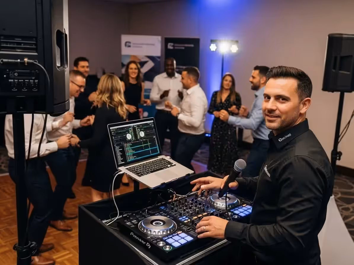 DJ para eventos con equipo de sonido y luces