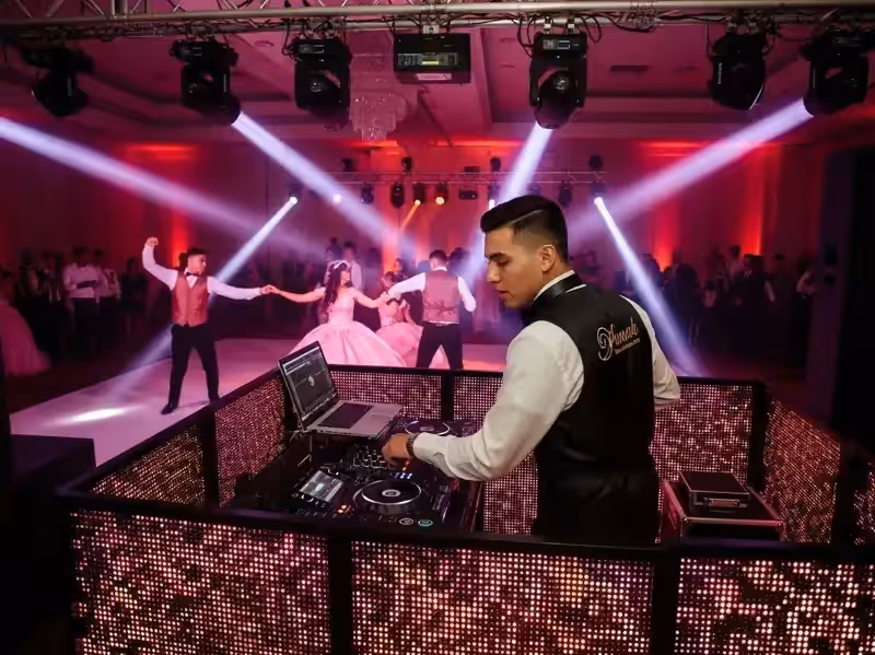 DJ profesional en evento privado exclusivo