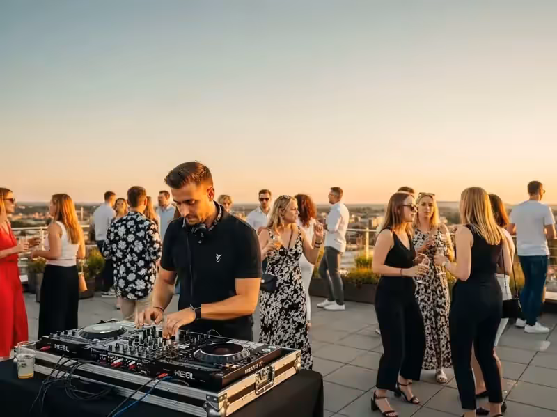 DJ profesional listo para evento corporativo en CDMX