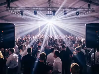 Equipo de audio profesional listo para la celebración