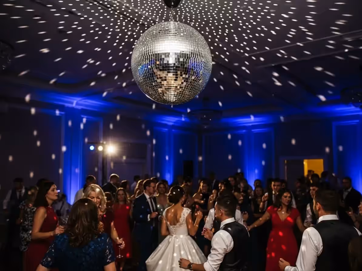 Bola disco para fiesta temática de los 70s