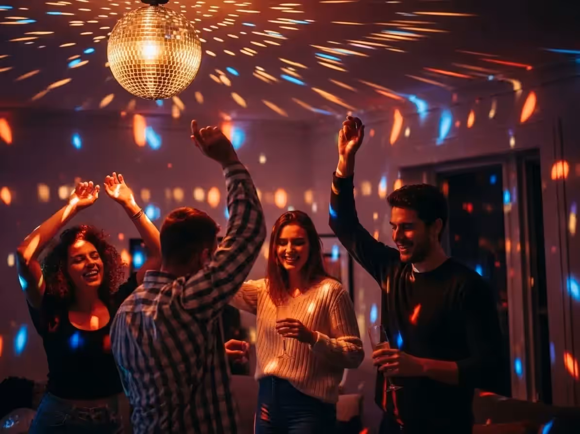Renta de bola disco en salón de eventos