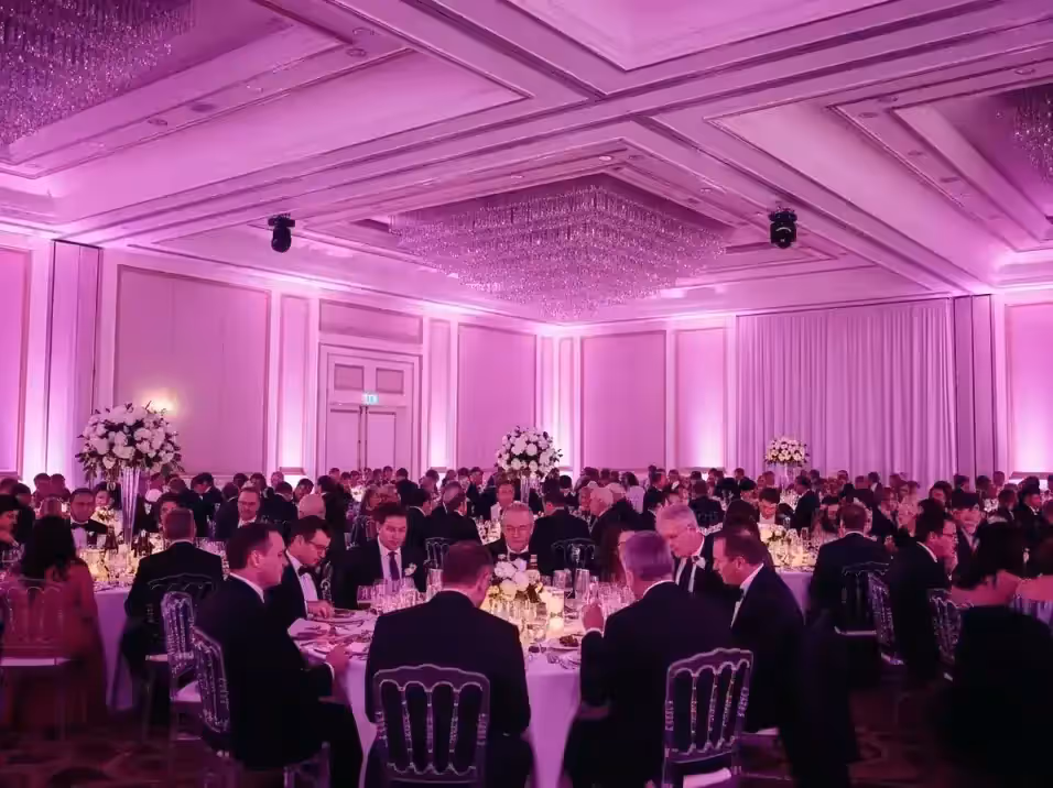 Cabezas Móviles para Eventos Corporativos: Escenario de Nivel Producción