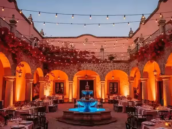 Fuente de hacienda trabajada a pie de agua como zona aparte