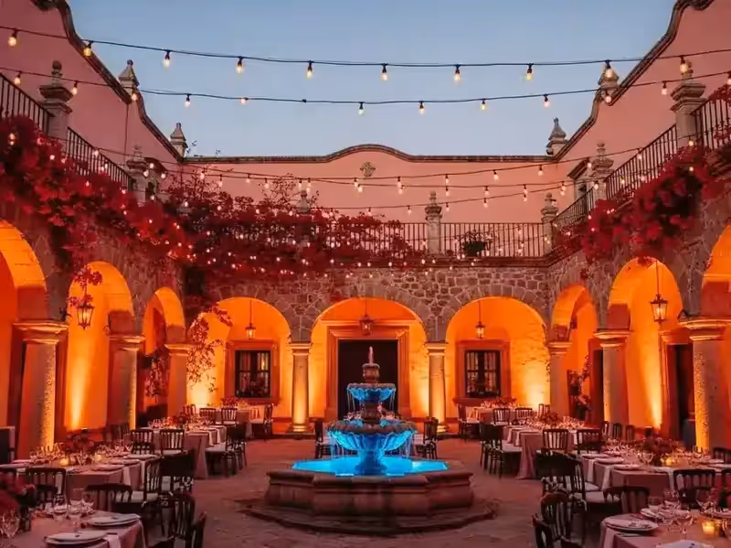 Fuente de hacienda como zona independiente en una boda