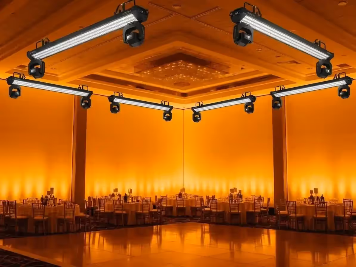 Recepción de evento ambientada con PAR LED magenta