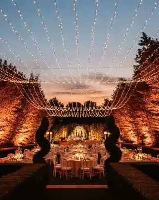 Luminarias PAR LED cubriendo un venue de gran altura