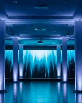 Producción de luz para festival empresarial con zonas de color