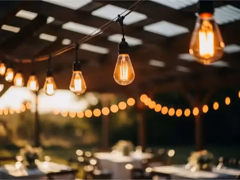 Guirnaldas Edison en terraza para recepción