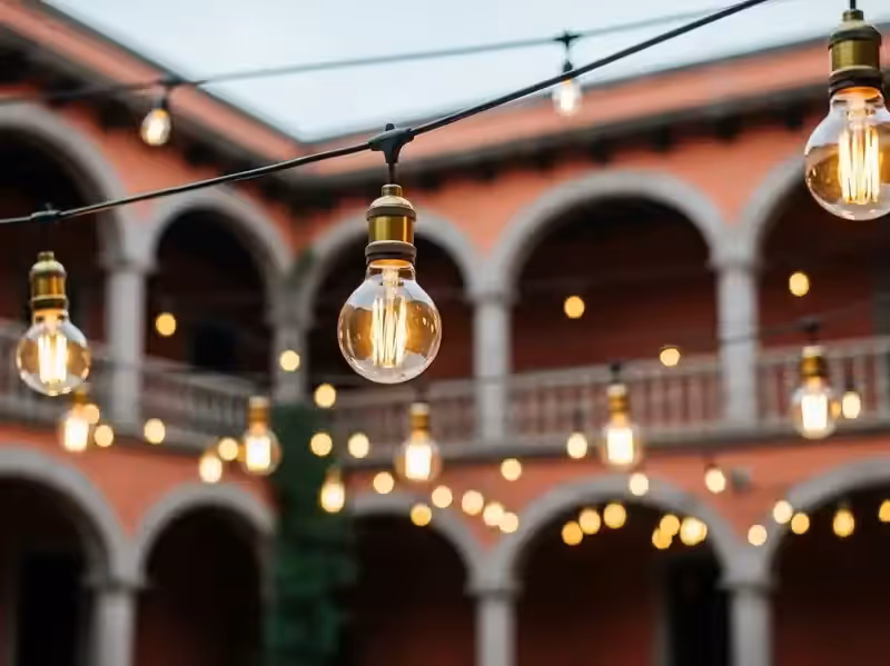 Guirnaldas Edison iluminando un evento de gran formato
