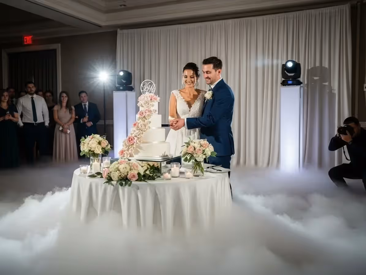 Capa de niebla baja cubriendo la pista en una fiesta de gala