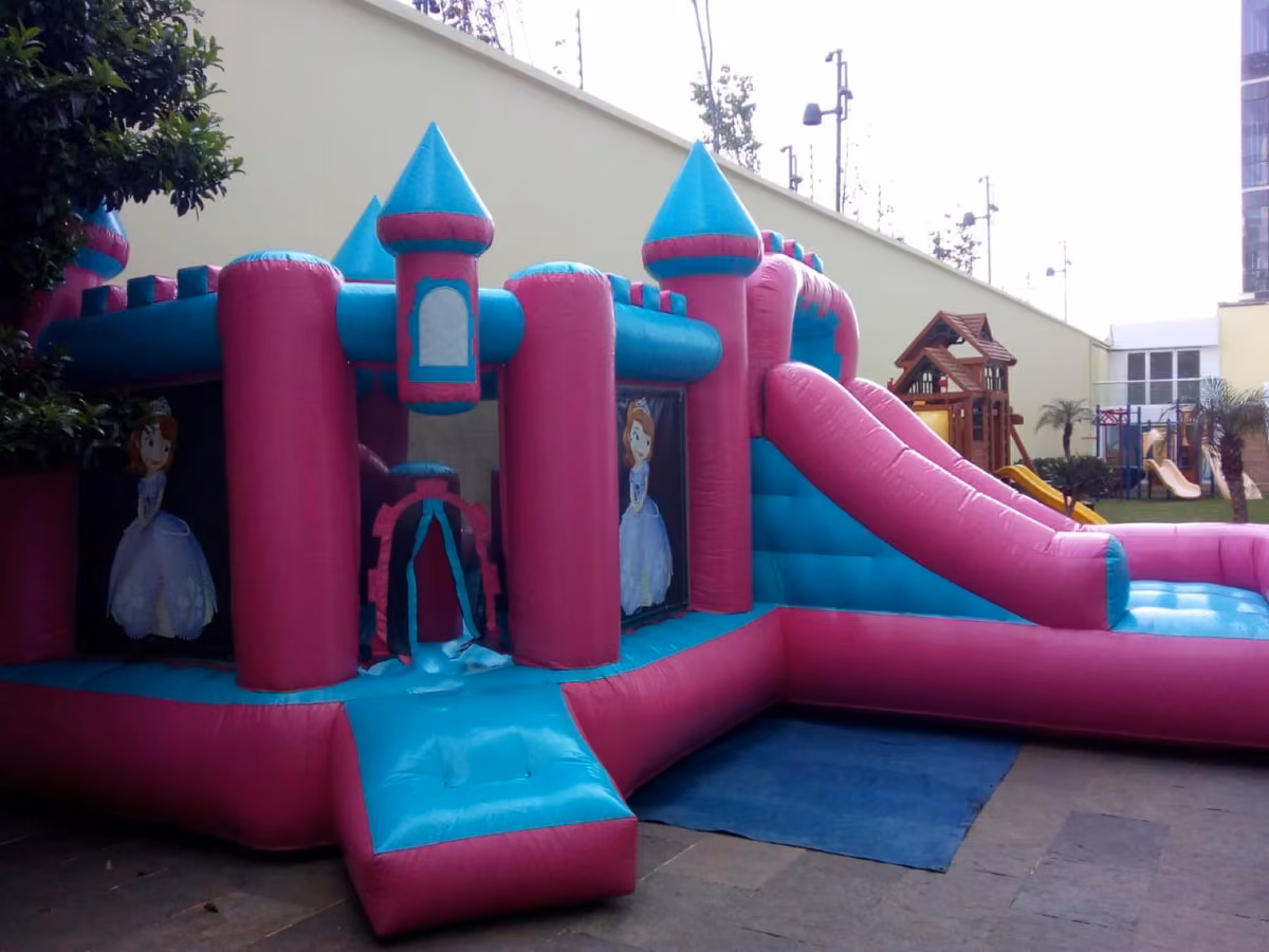 Castillo de Princesas inflable montado en patio