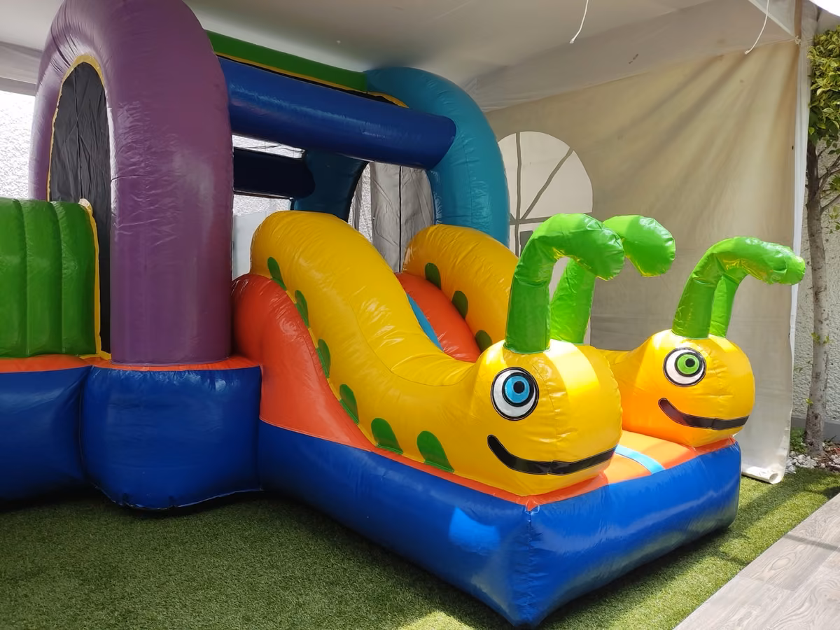 Túneles de colores del inflable Gusanitos
