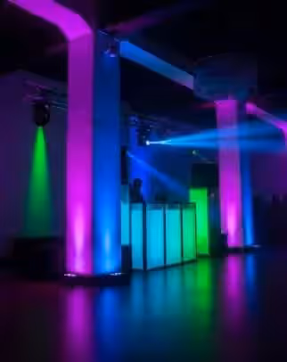 Fiesta con luces neón UV