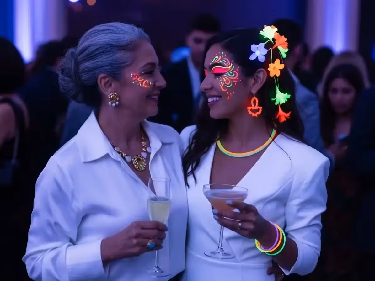 Pista tipo disco iluminada con luz negra UV