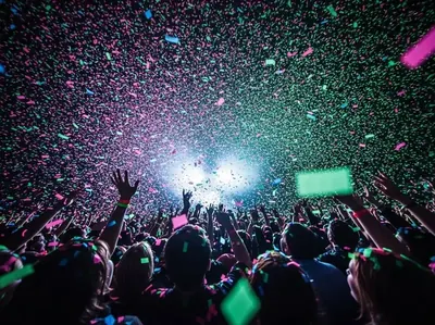 Máquina de confeti continua - Lluvia de papelitos en concierto con luces neón CDMX