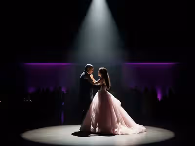 Follow spot iluminando baile de novios