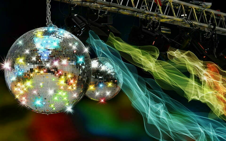 Como elegir la bola de discoteca adecuada para tu fiesta